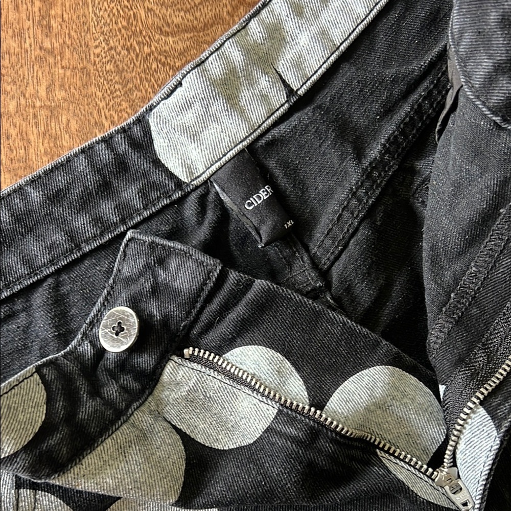 CIDER | Floral Black and Gray Jeans | CURVE & PLUS - Picture 2 of 5